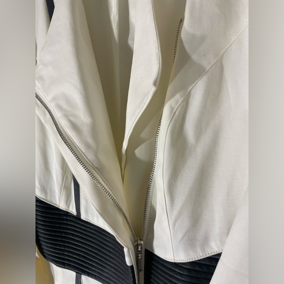 VENUS classy wear with anything spring jacket. Like new condition. - Picture 9 of 10